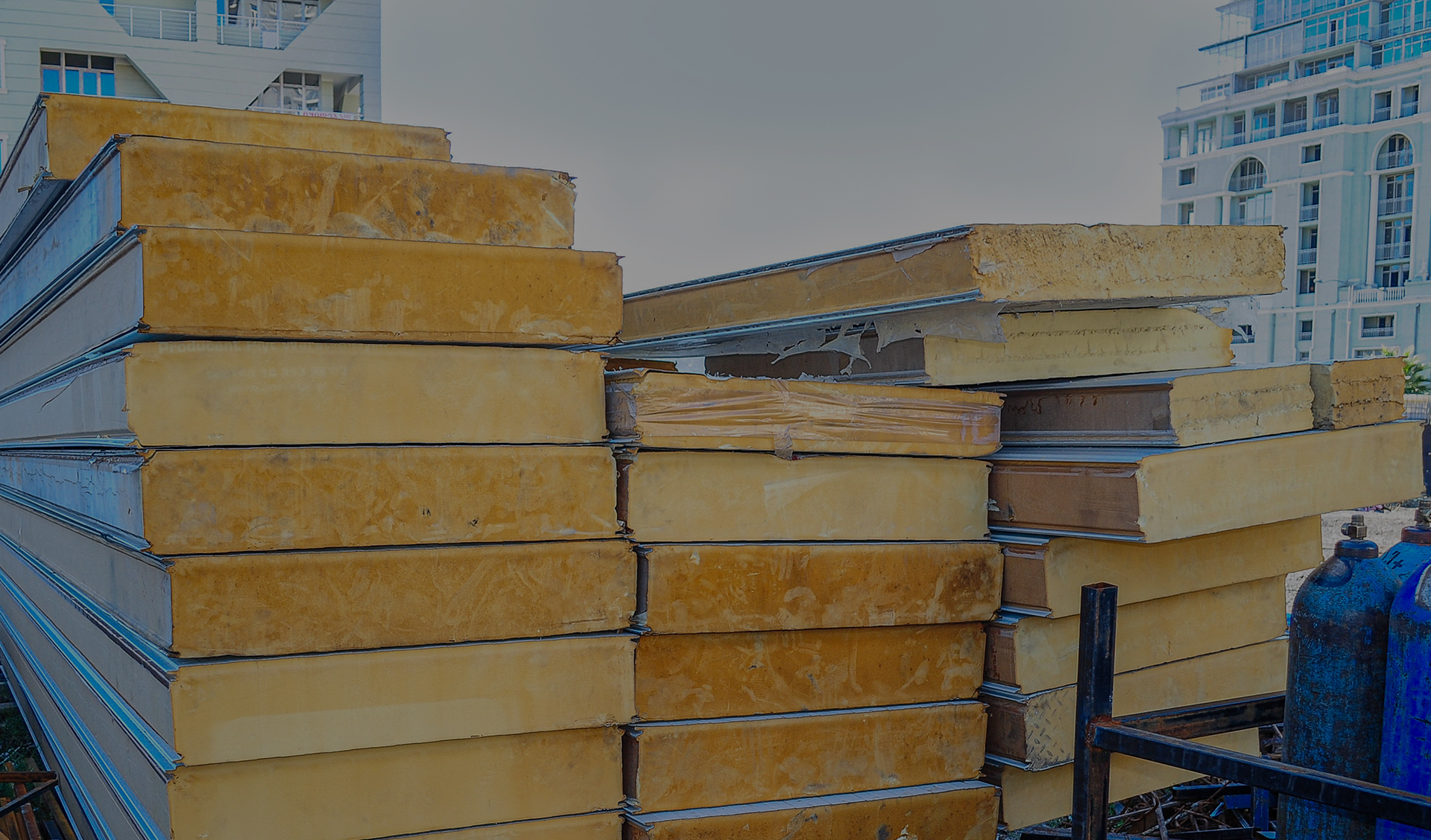Sandwich panels pur pir: safety and insulation